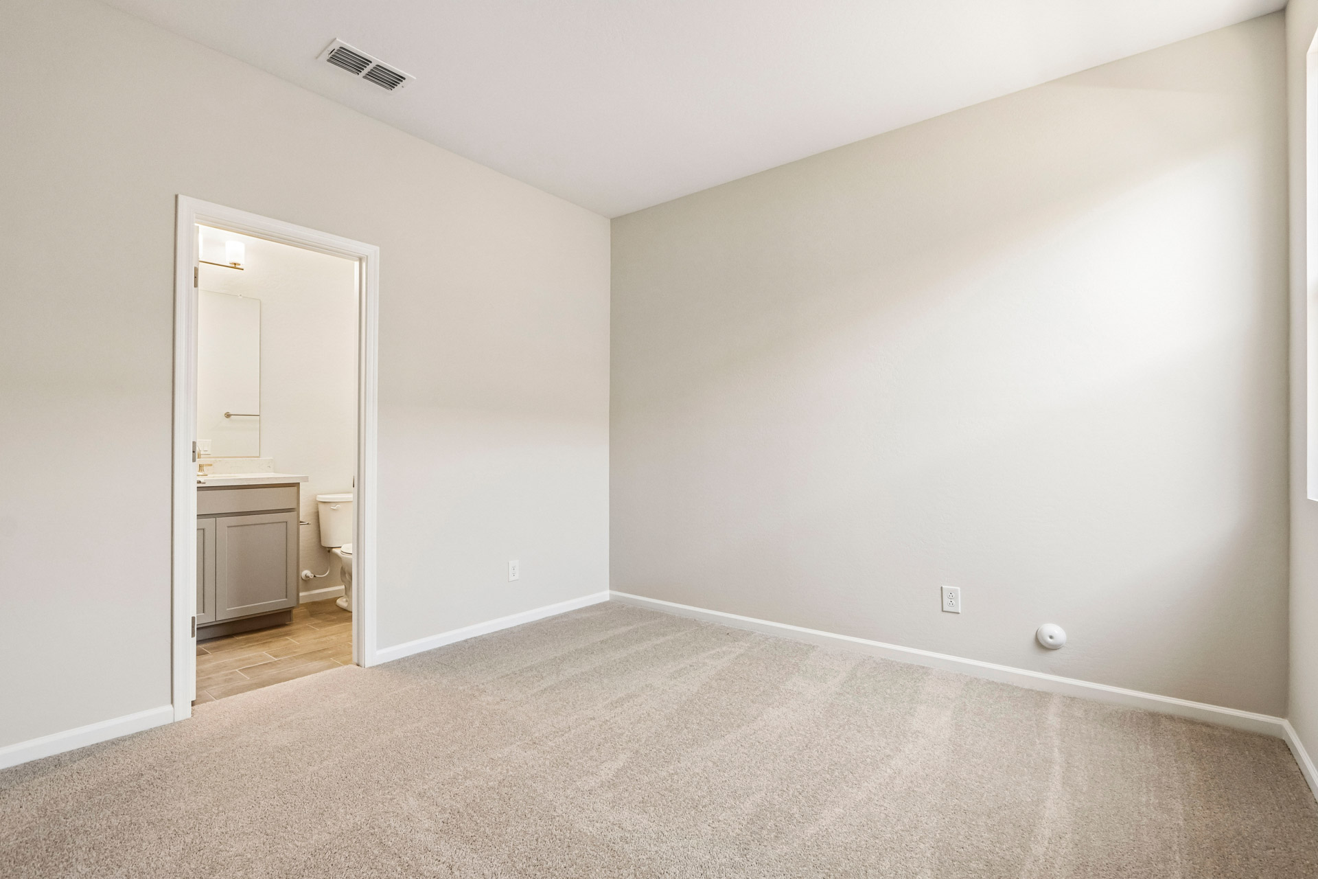 A room with a white wall and a white door.