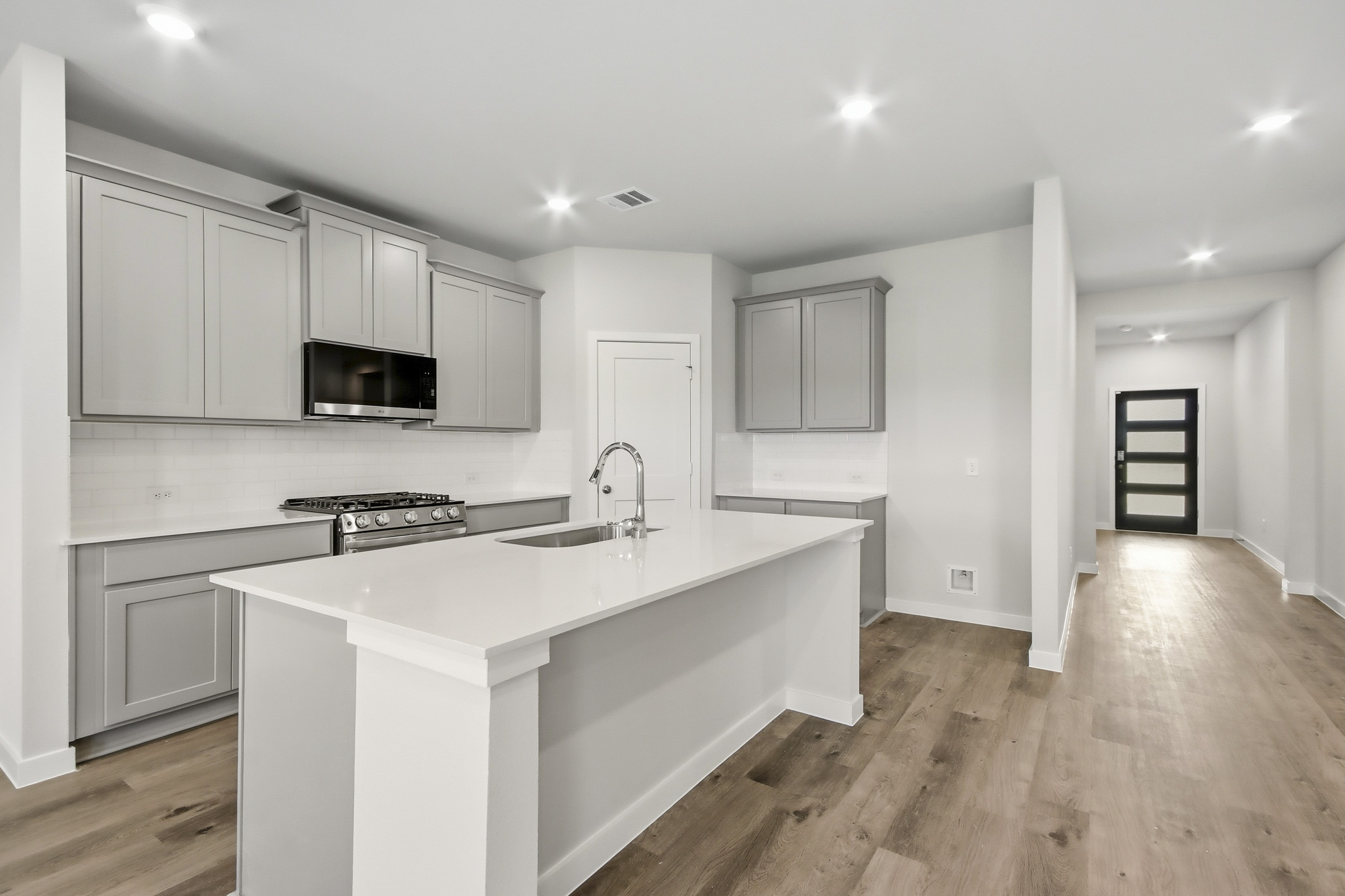 A kitchen with white cabinets.